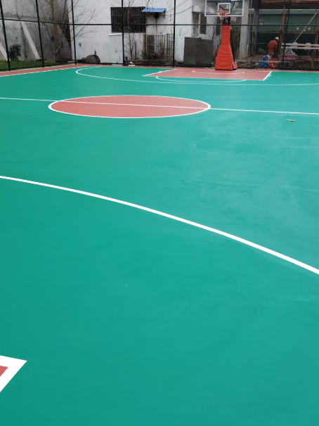 贵定 球场长期使用易出现地面开裂